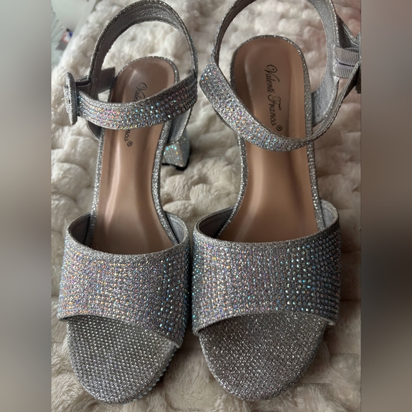 Heels - Picture 4 of 6